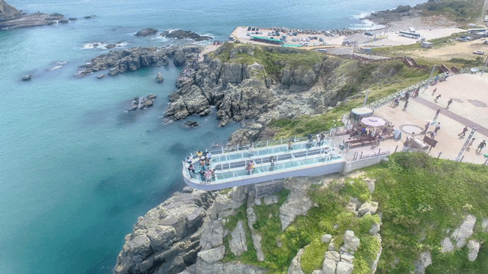 Cầu kính Oryukdo Skywalk.