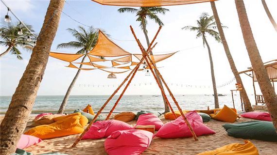 Pineapple Mũi Né Beach Bar.