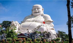 Tượng Phật Di Lặc trên Núi Cấm.
