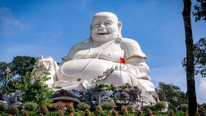 Tượng Phật Di Lặc trên Núi Cấm.