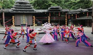 Làng Phong Tục Dân Tộc Thiểu Số.