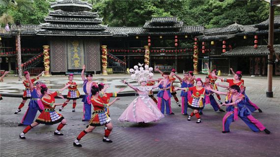 Làng Phong Tục Dân Tộc Thiểu Số.