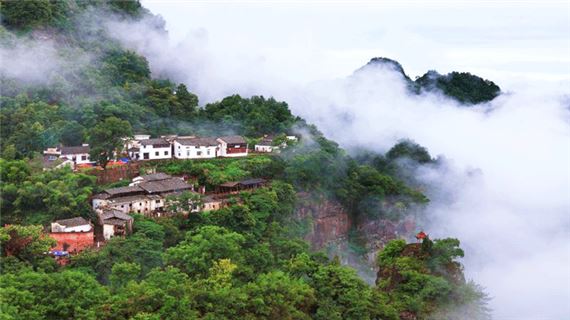 Quan cảnh trên núi Tề Vân.