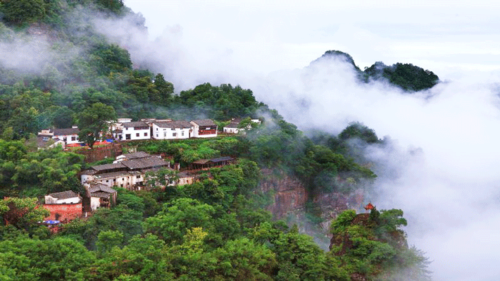 Quan cảnh trên núi Tề Vân.