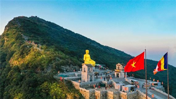 Khu danh thắng Đất Phật Yên Tử.