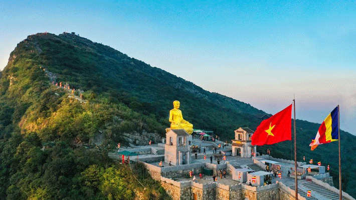 Khu danh thắng Đất Phật Yên Tử.