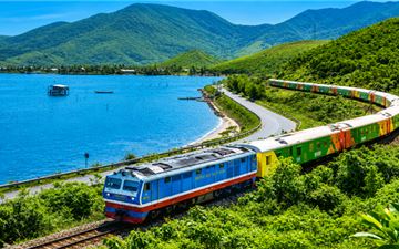 Tour Xe Lửa Nha Trang 3N4Đ: HCM - Du Thuyền Đế Vương Trên Vịnh - City Tour