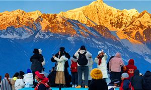 Hiện tượng Nhật Chiếu Kim Sơn tại Núi tuyết Mai Lý.